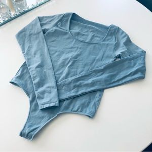 NEW Skims Essential Long Sleeve scoop neck Bodysuit (arctic)